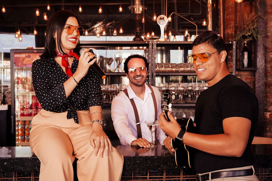 cantantes dj